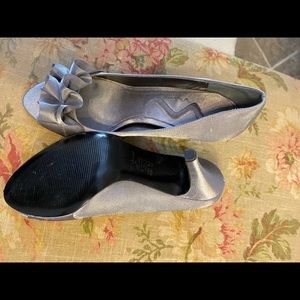 Nina beautiful silver/gray heels.  Size 7